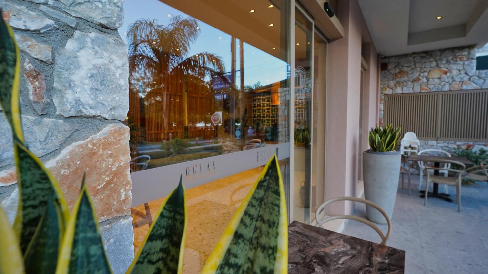 Relax Hotel Palaiochora Zewnętrze zdjęcie